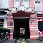 Hostel51 *